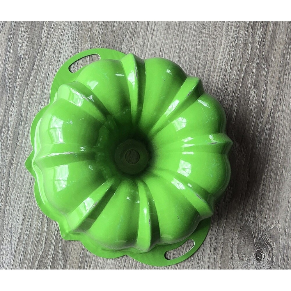Nordic Ware Lime Green 10" Bundt Pan Bakeware Cookware USA Christmas VTG